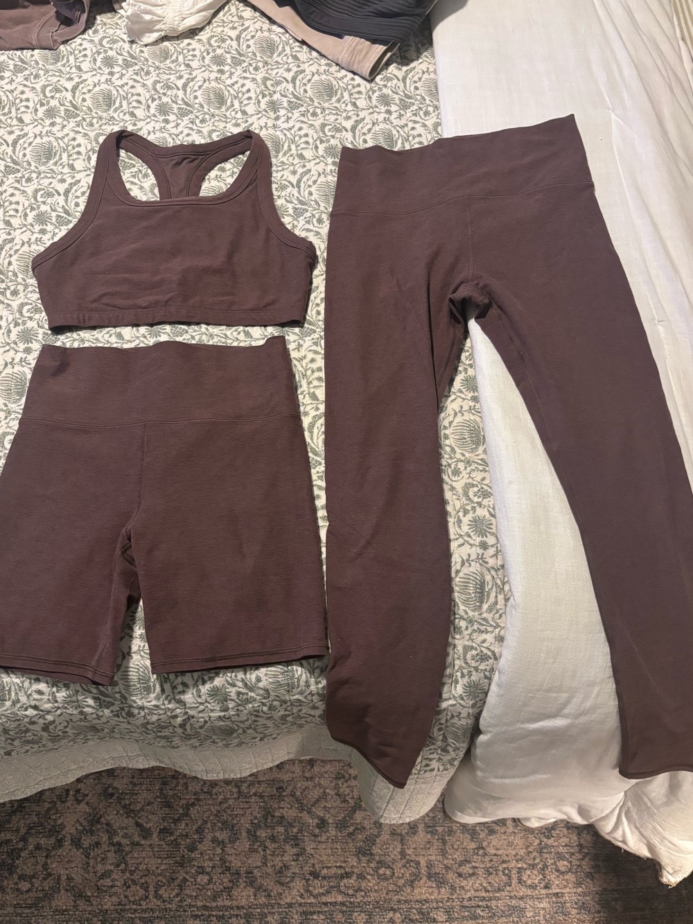 (3 pieces) Women’s vuori clean elevation leggings and shorts with matching bra!